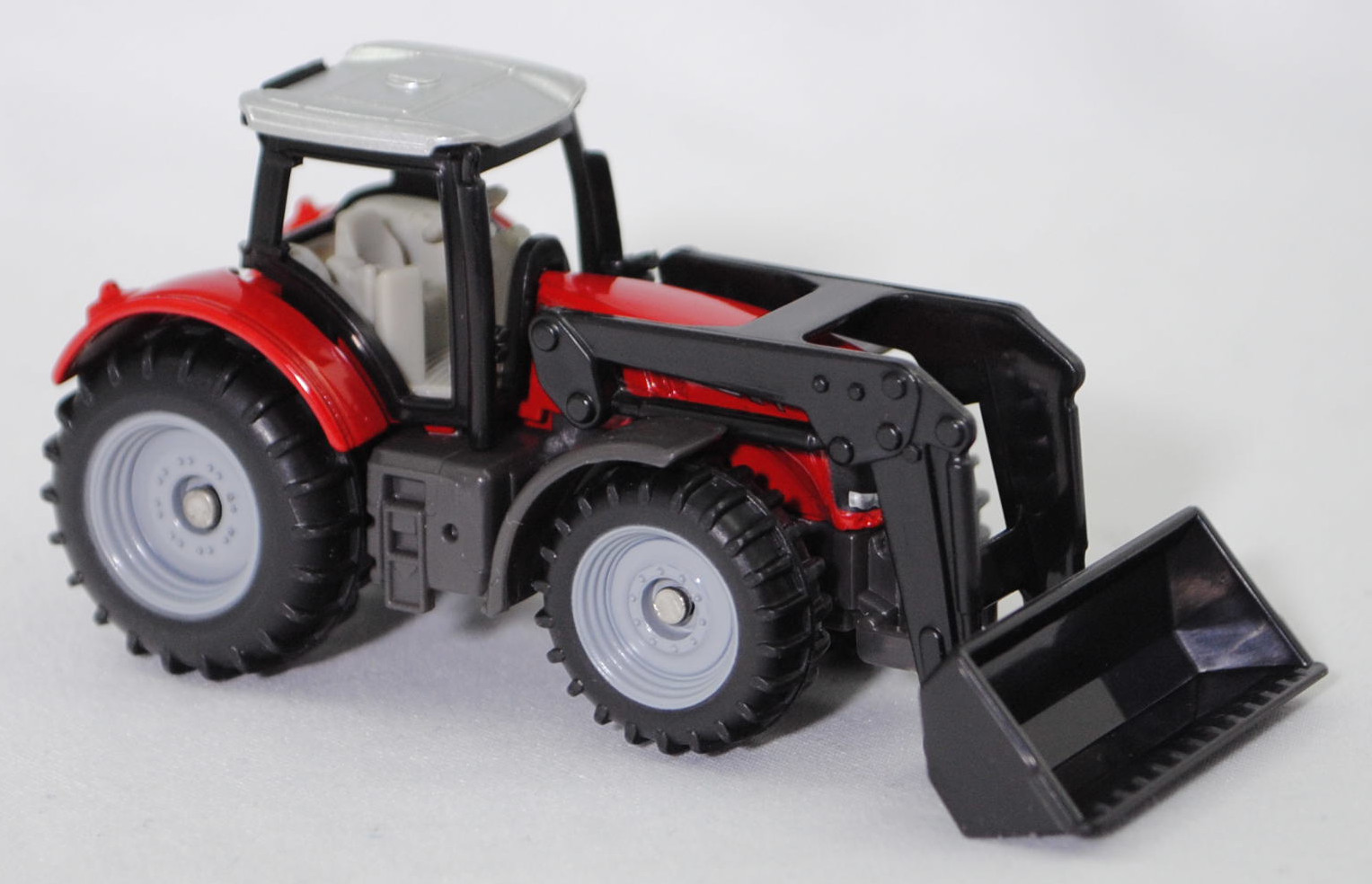 00000 Massey Ferguson MF 8737 Dyna-VT Efficient (Modell 2014-2017) mit Massey Ferguson MF 988 Frontlader, karminrot, Frontlader schwarz, SIKU SUPER, 1:81, P29f