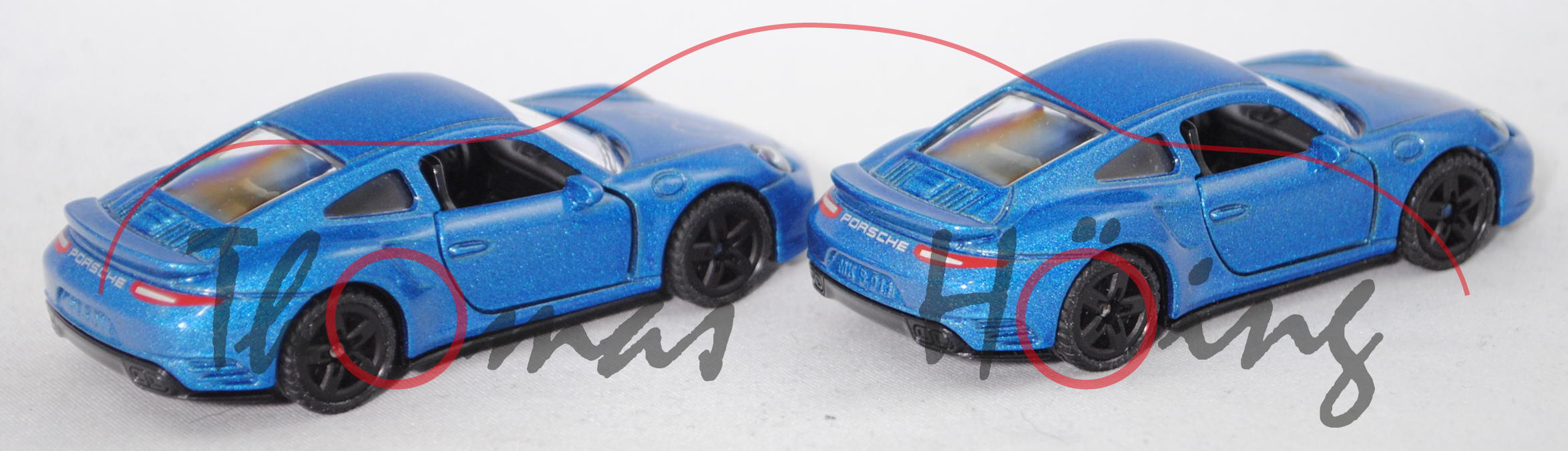 00000 2x Porsche 911 Turbo S (Typ 991.2, Mod. 2015-), blau, Autogramm Röhrl in schwarz+silber, P29e