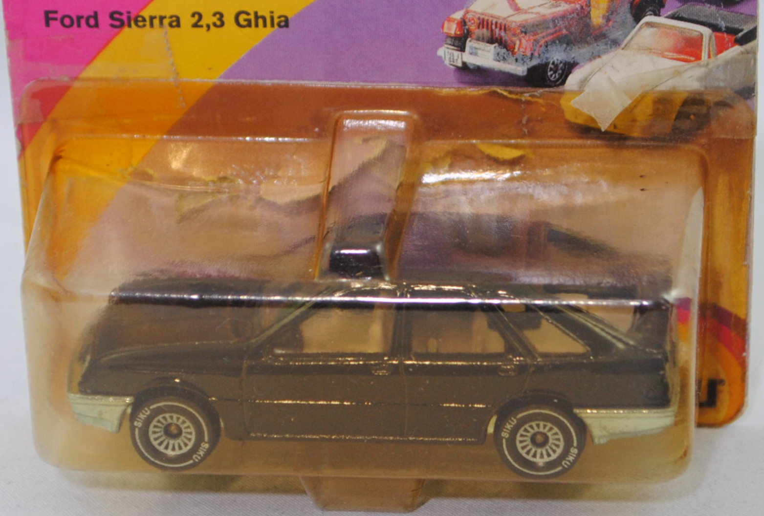 00003 Ford Sierra 2.3 Ghia (1. Generation, Typ Sierra '82 oder Mk1, Vorfacelift, Modell 1982-1984), schwarz, innen hell-beige, mit CE-Zeichen, B4, SIKU SUPER, 1:55, P23 vergilbt und offen
