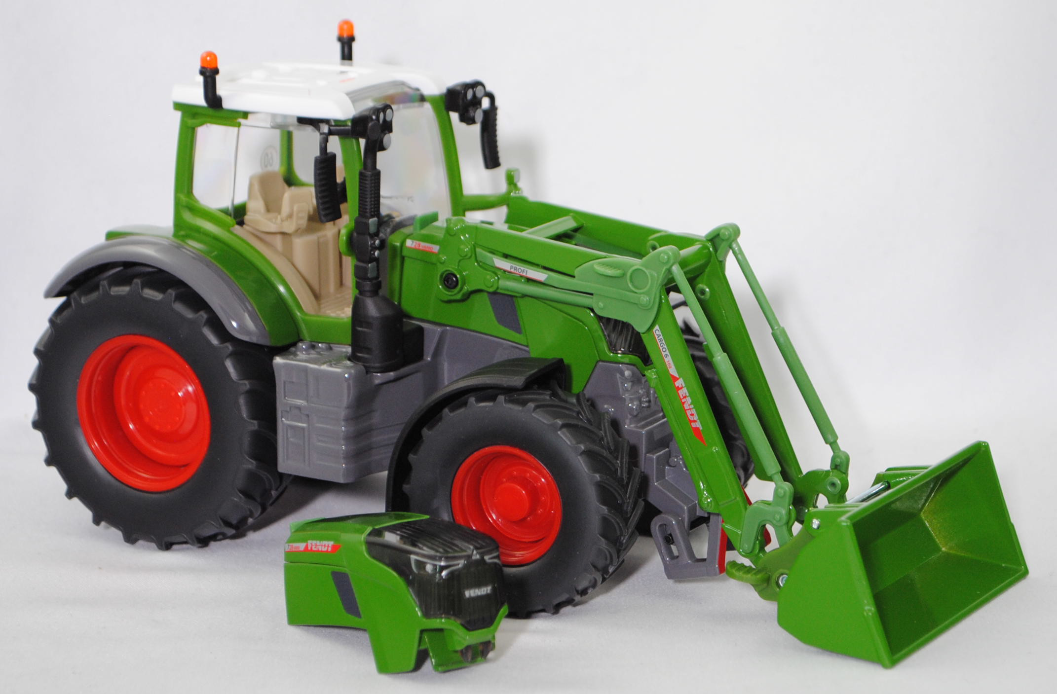 00000 Fendt 728 Vario Gen7 (7. Generation, Modell 2023-) mit abnehmbarem Frontlader, reinweiß/hell-grasgrün/hell-basaltgrau/mattschwarz, SIKU FARMER 1:32, L17mpK