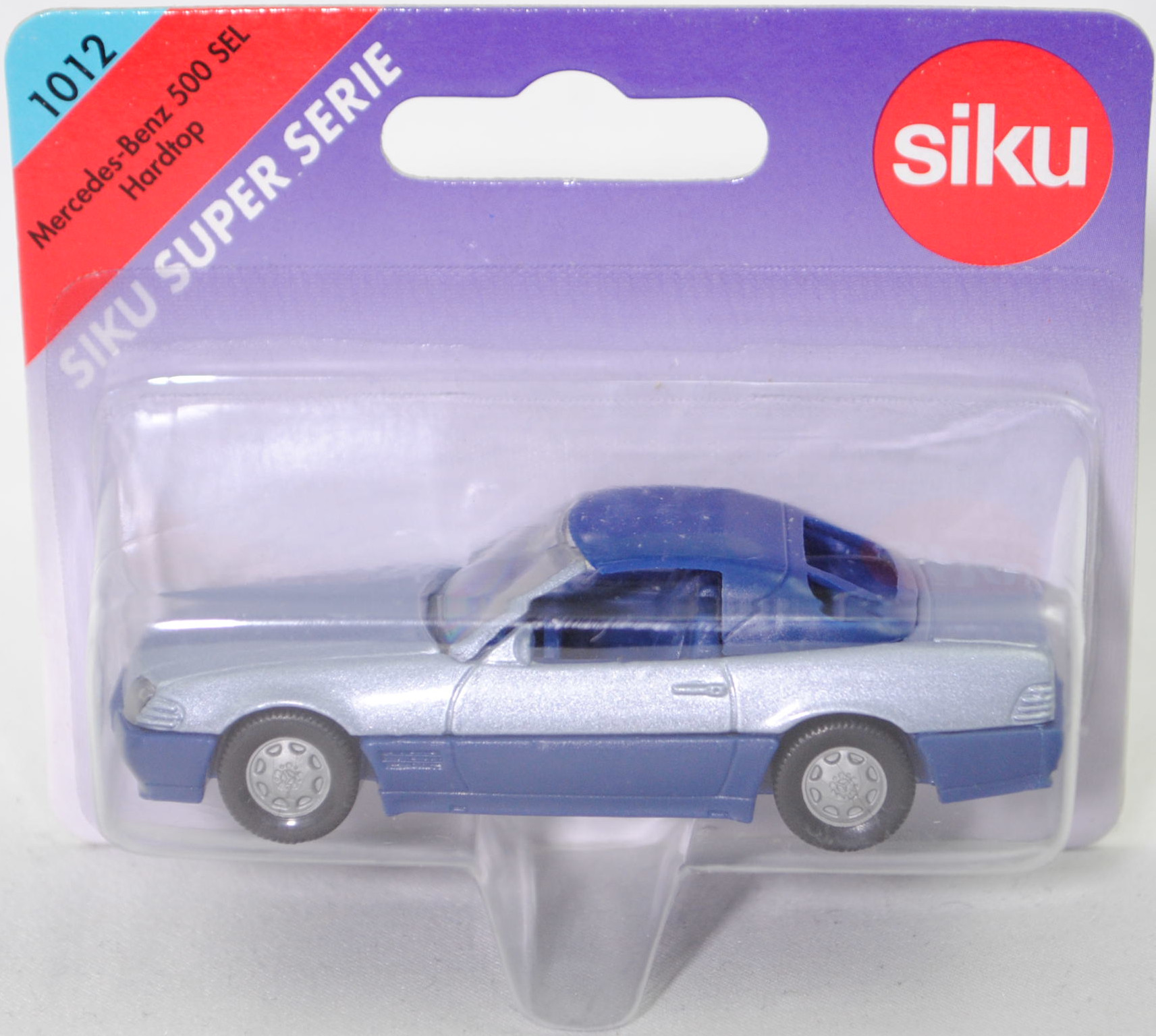 00005 Mercedes-Benz 500 SL mit Verdeck (Hardtop) (R 129, Modell 1989-1992), silberblaumetallic/saphirblau, Scheibe seitlich lackiert, Heckklappe mit Stern, Hong, B7, SIKU, 1:55, P26