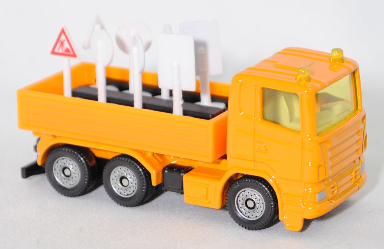 00008 Scania R380 (Typ CR16, Day cab, Modell 2007-2009) LKW mit Verkehrszeichen, melonengelb, Kühlergrills mit Prägung U-Bügels links, SIKU SUPER, 1:89, P29f