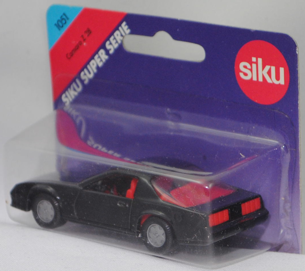 00005 Chevrolet Camaro Berlinetta 5.0L V8 (3. Generation, Vorfacelift, Modell 1982-1984), schwarz, Bpr. CAMARO Z 28, Hong, Chassis silber, mit CE-Zeichen, B6, SIKU SUPER, 1:59, P25
