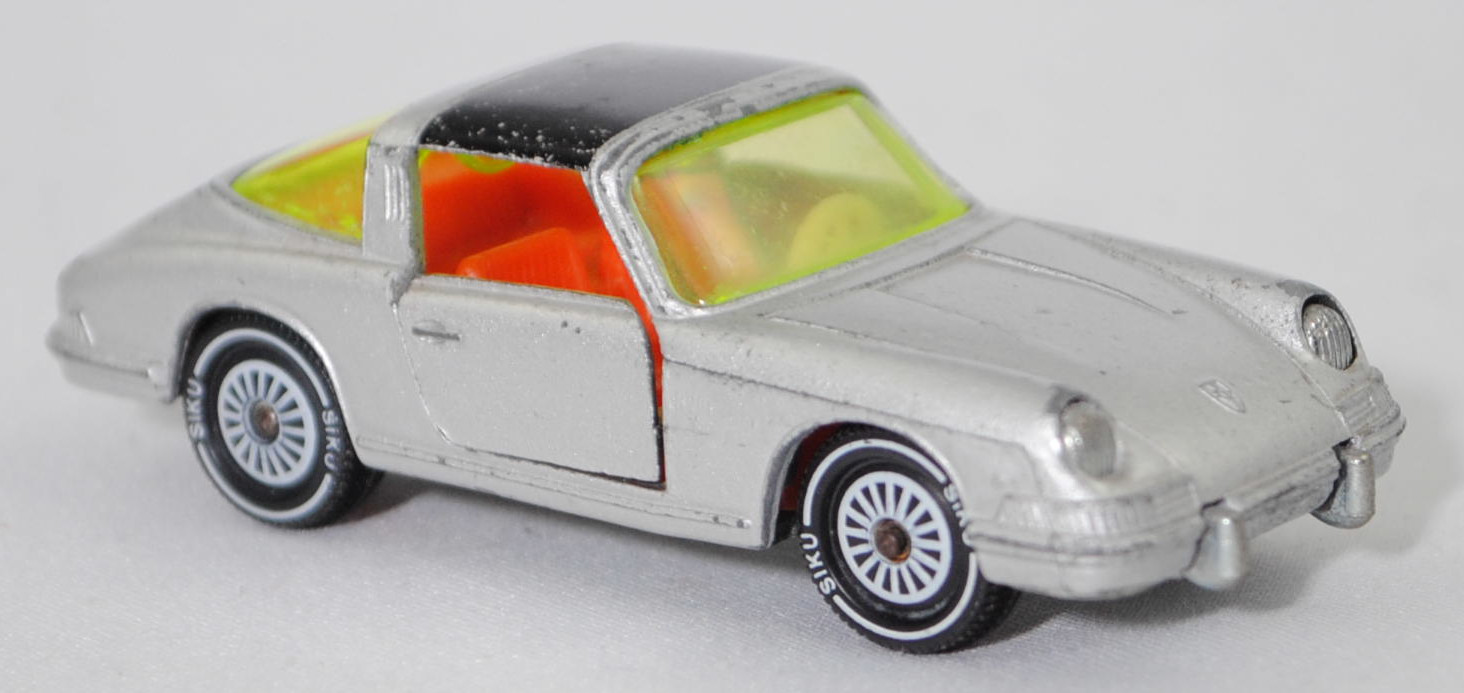 00004 Porsche 911 E Targa (Modell 1968-1969), silbergraumetallic, innen rotorange, Lenkrad cremeweiß, W-Germ, Verglasung gelbgrün, R11, SIKU SUPER, 1:60, m-