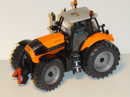 Deutz-Fahr Agrotron X720, hellrotorange, innen grau, Sitz grau, Nummernschild RB 00 03, Lüftungsabd