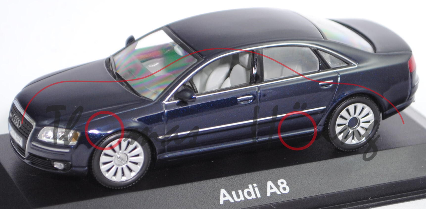 Audi A8 4.2 FSI quattro (D3, Typ 4E, Mod. 05-06), nachtblau, 1 Nabendeckel weg, Minichamps, 1:43, mb