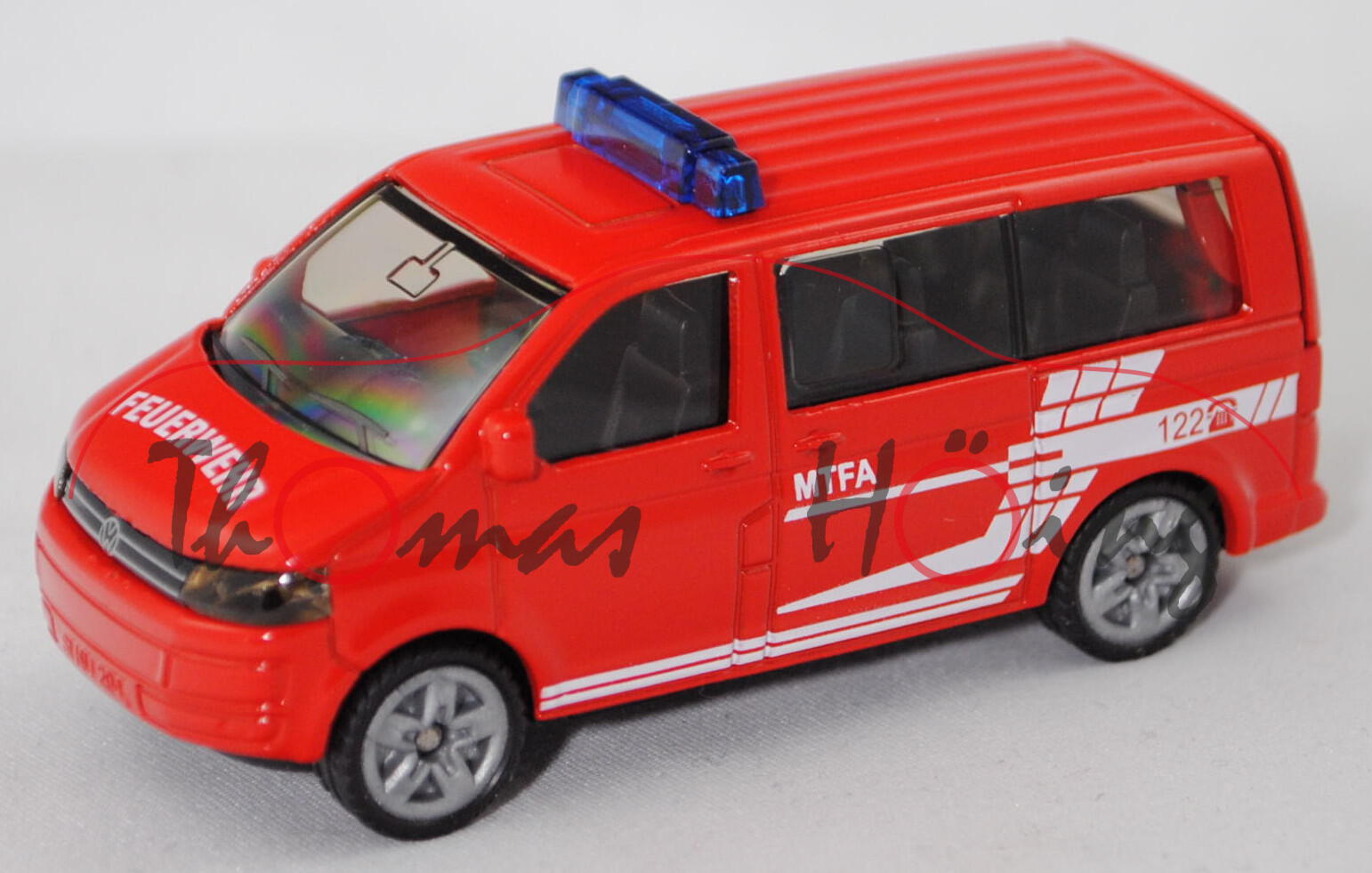 03801 A VW T5 facelift Multivan (Modell 09-15) Feuerwehr, rot, MTFA/122, hohe Blaulichtleiste, P29e