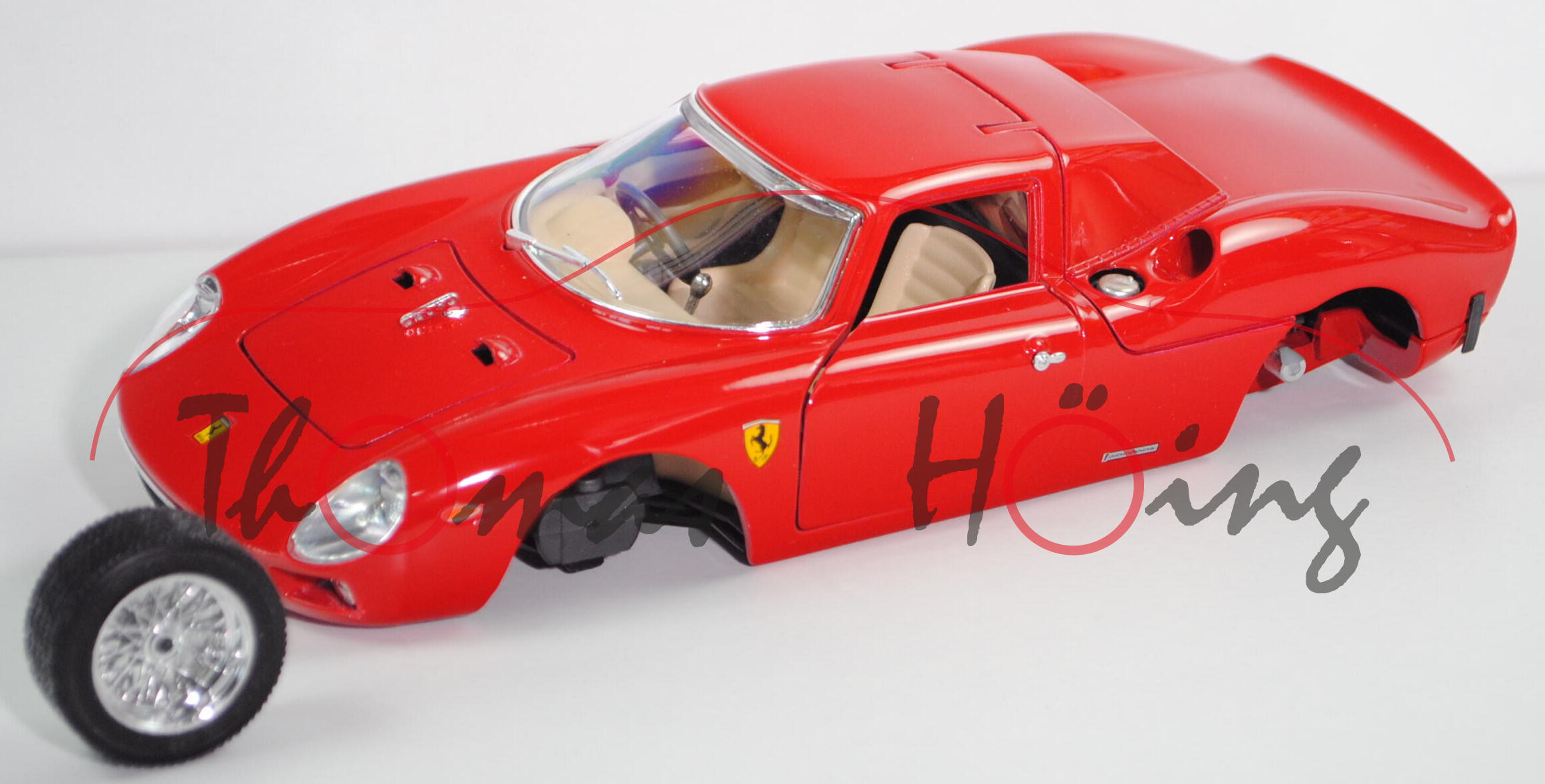 Ferrari 250 LM (Mod. 63-66), rosso corsa, Rad vorne links lose dabei+hinten links weg, Bburago, 1:18