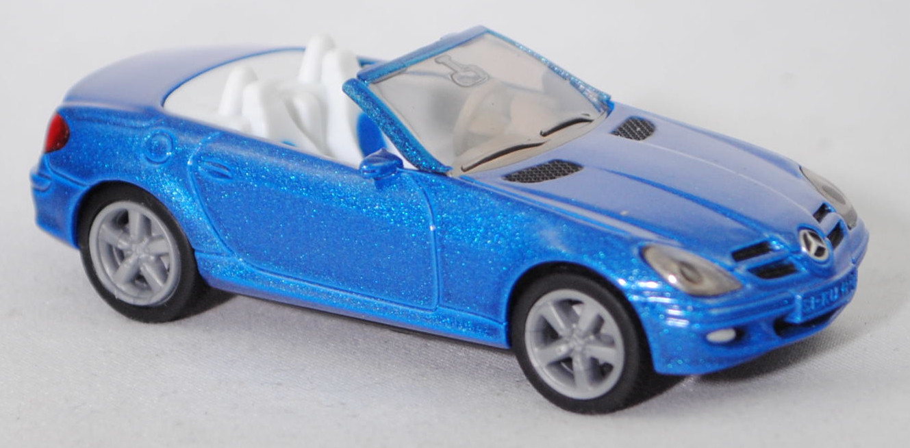 00008 Mercedes-Benz SLK 350 (interne Baureihenbezeichnung R 171, Vor-MoPf, Modell 2004-2008), verkehrsblaumetallic, innen weiß/blaumetallic, Bpr. 1002, SIKU SUPER, 1:55, m