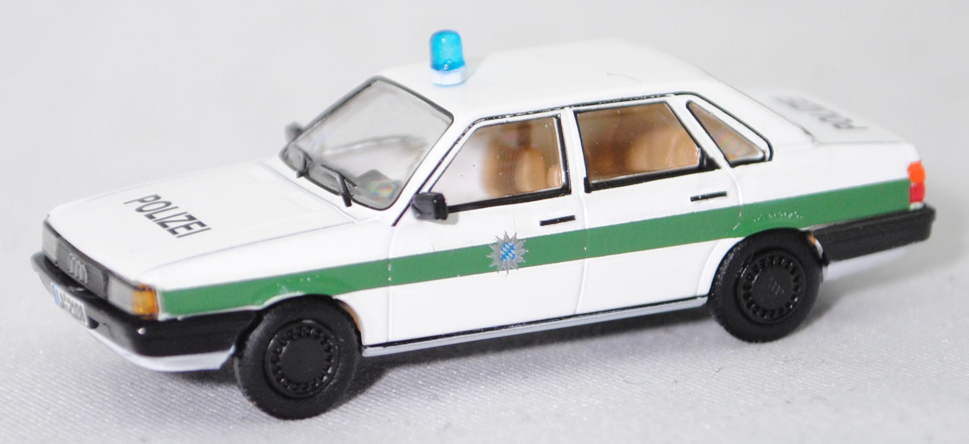 Audi 80 CC (2. Generation, B2, Typ 81, Facelift 1984, Modell 1984-1986) Polizei Niederkaltenkirchen (Filmfahrzeug von Franz Eberhofer), alpinweiß (L90E), Premium ClassiXXs®, 1:87, mb