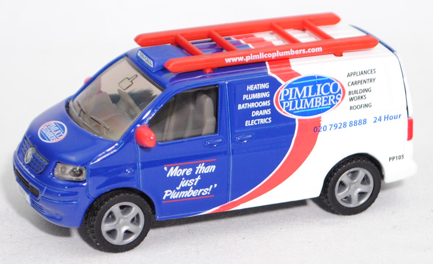 00613 GB VW T5 Transporter (Typ 7H, Mod. 03-09), blau/weiß, PIMLICO / PP105, SIKU, 1:58, Box RAD5