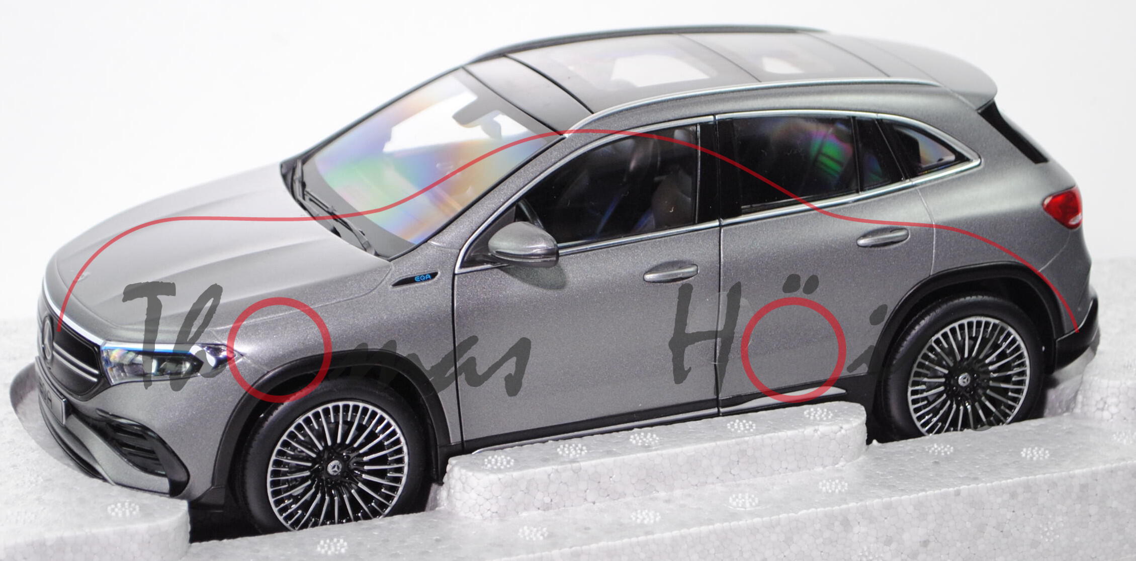 Mercedes-Benz EQA AMG Line (H 243, Mod. 2021-2022), designo mountaingrau magno, NZG, 1:18, mb