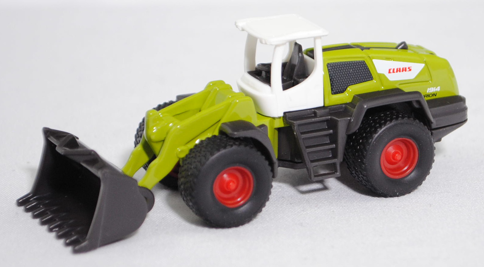 00001 CLAAS Radlader TORION 1914 mit Erdbauschaufel mit Aufreißzähnen (Modell 2017-), reinweiß/claasgrün, seitliche Motorbelüftung Teil der Karosserie, SIKU SUPER, 1:102, P29f