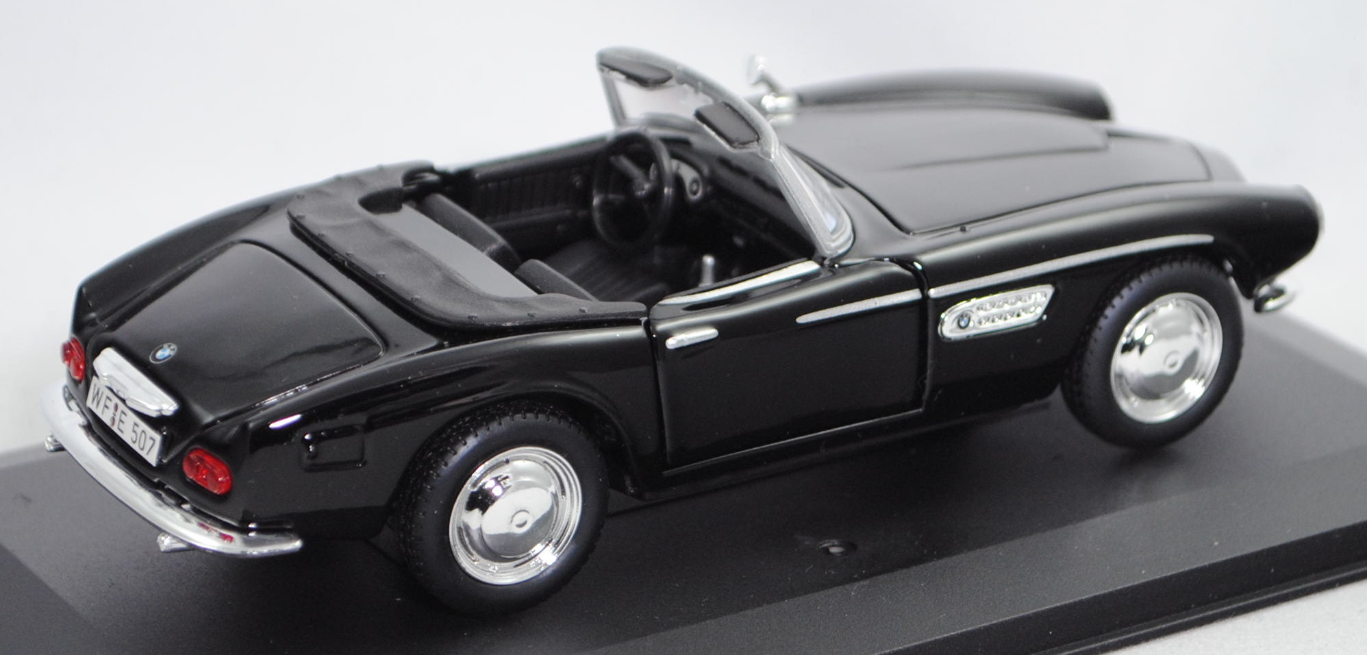 BMW 507 (Typ 507, Modell 1956-1959, Baujahr 1956), schwarz, Bburago ...