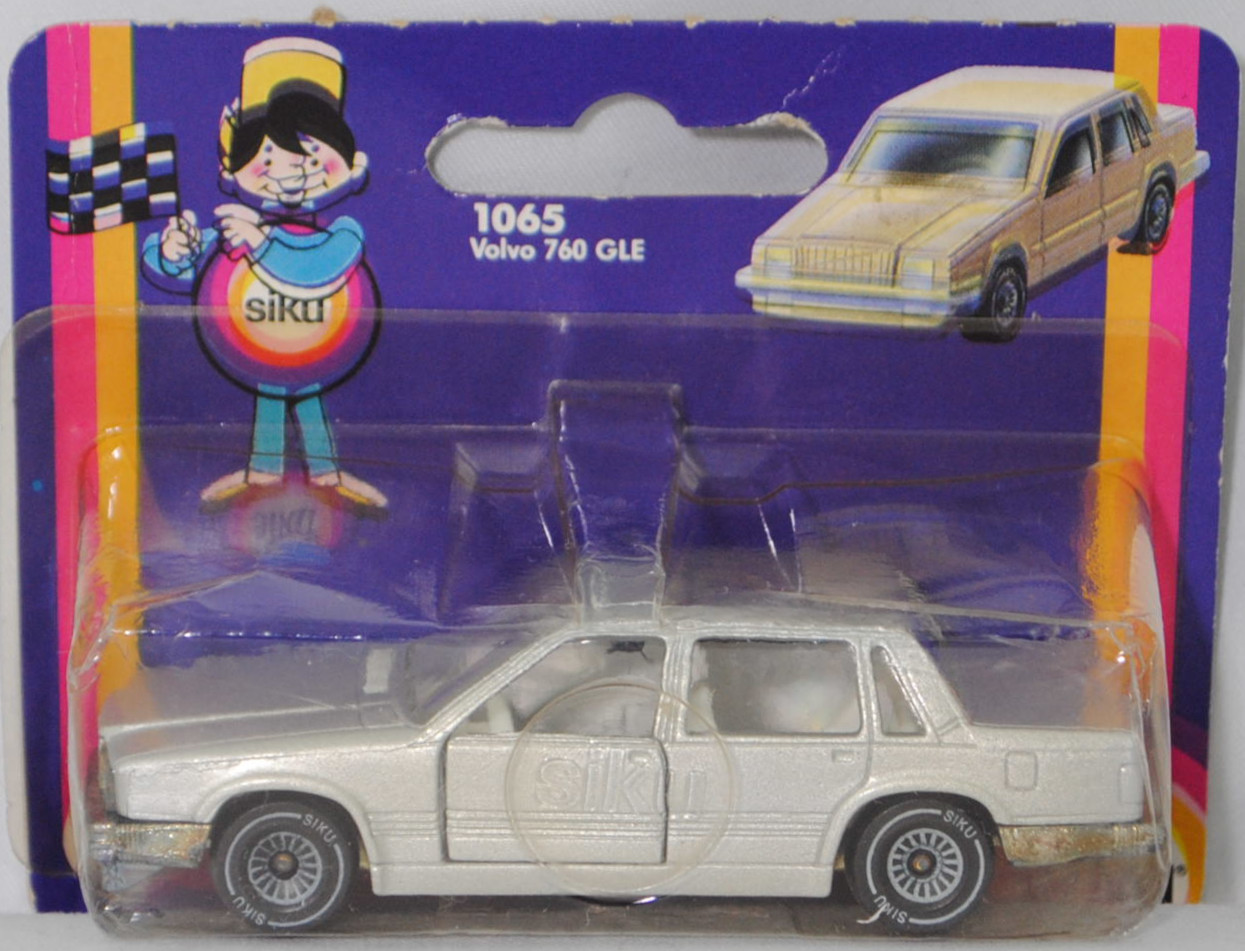 00000 Volvo 760 GLE (1. Generation, interne Baureihenbezeichnung 764, Vorfacelift, Modell 1982-1986), silbergraumetallic, ohne Kopfstützen hinten, SIKU SUPER, 1:55, P18