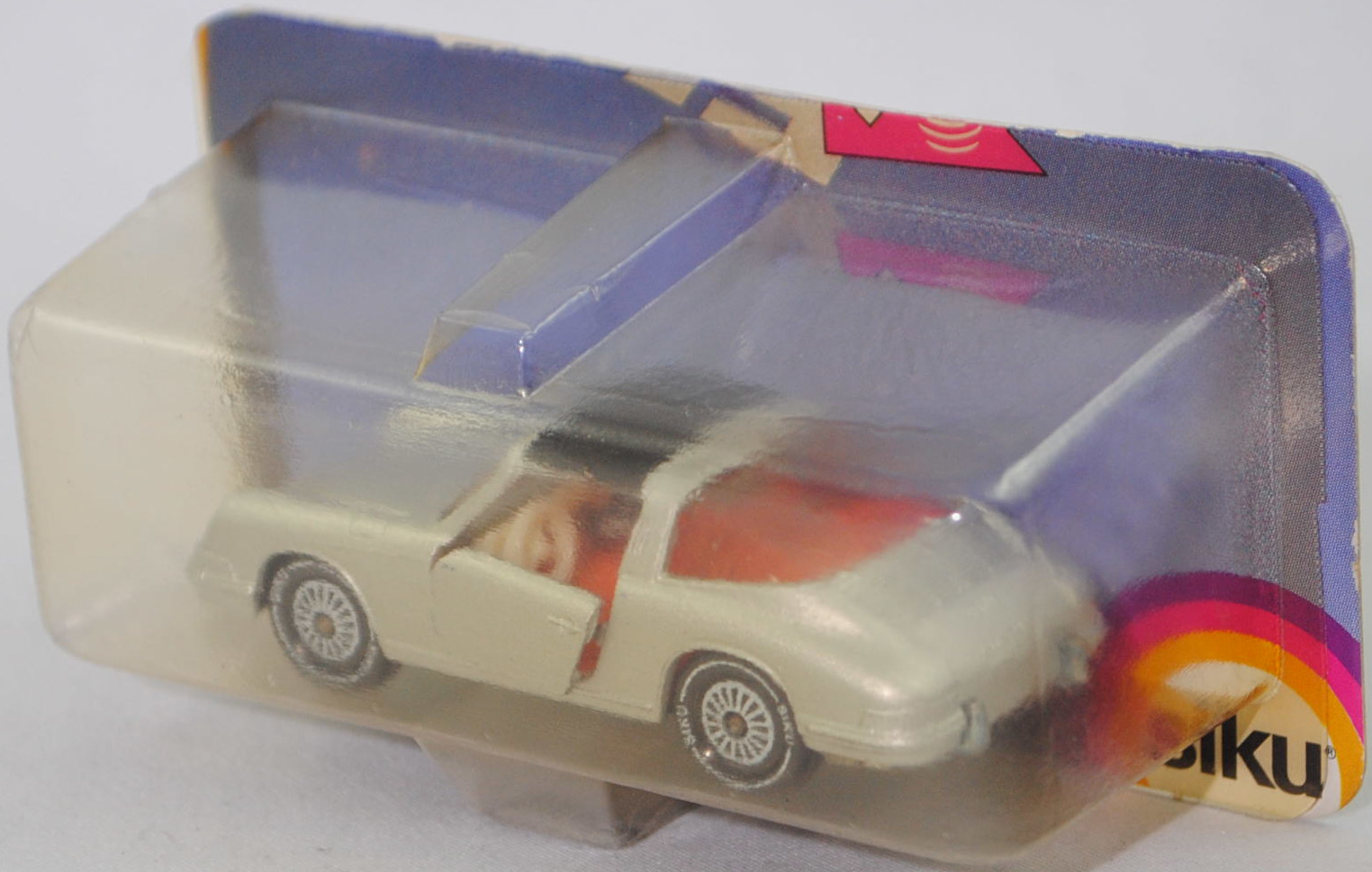 00009 Porsche 911 E Targa (F-Modell bzw. Urmodell, B-Serie, Modell 1968-1969), silber, Lenkrad weiß, Dach schwarz, Bpr. V234 und 1010, W-Germ, Verglasung rauch, R11 glatt, SIKU, 1:60, P21 gekürzt