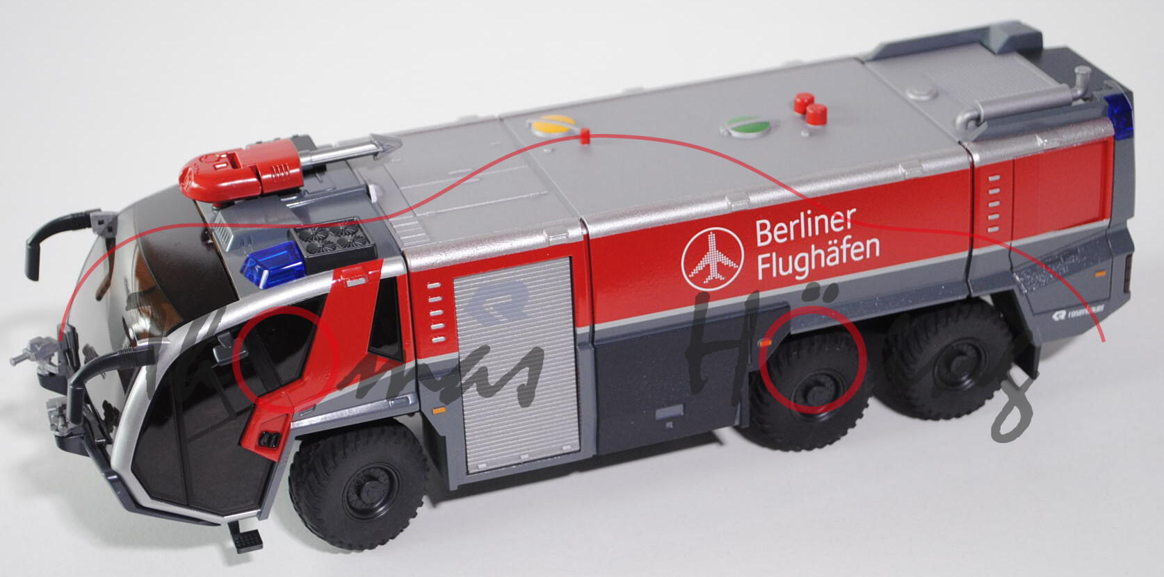 Flugfeldfahrzeug Rosenbauer Panther 6x6 (ARFF-Vehicle), Modell 2008, rot/grau, Berliner / Flughäfen