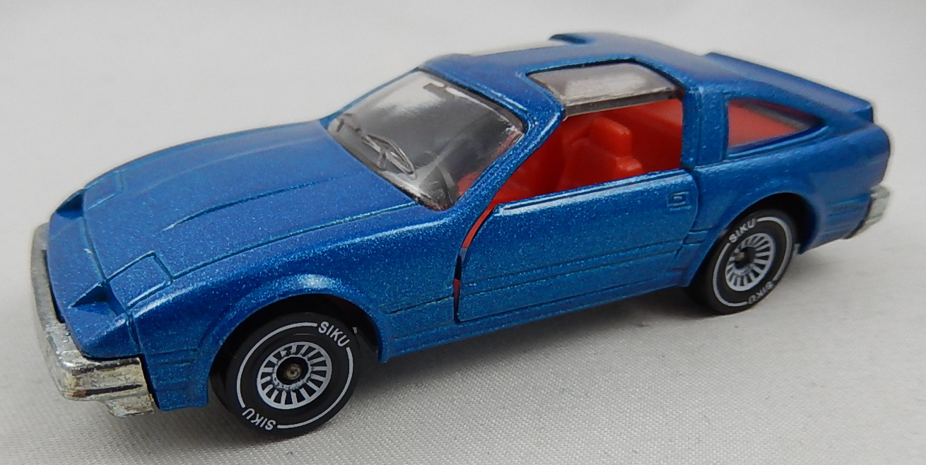 00004 Nissan 300 ZX (1. Generation 300 ZX bzw. 3. Generation Z, Z31, Modell 1984-1986), hell-verkehrsblaumetallic, mit CE-Zeichen, SIKU SUPER, 1:55, m