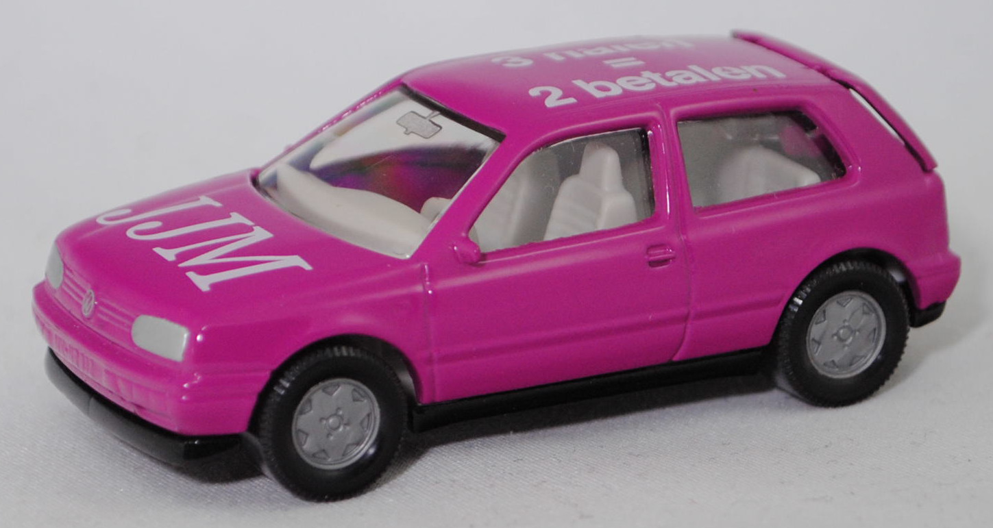 00003 JJM VW Golf III 1.8 GL (Typ 1H, Vorfacelift, Modell 1991-1994), dunkel-verkehrspurpur, innen grau, Lenkrad grau, JJM / 3 halen / = / 2 betalen, Chassis schwarz, SIKU SUPER, 1:56, m