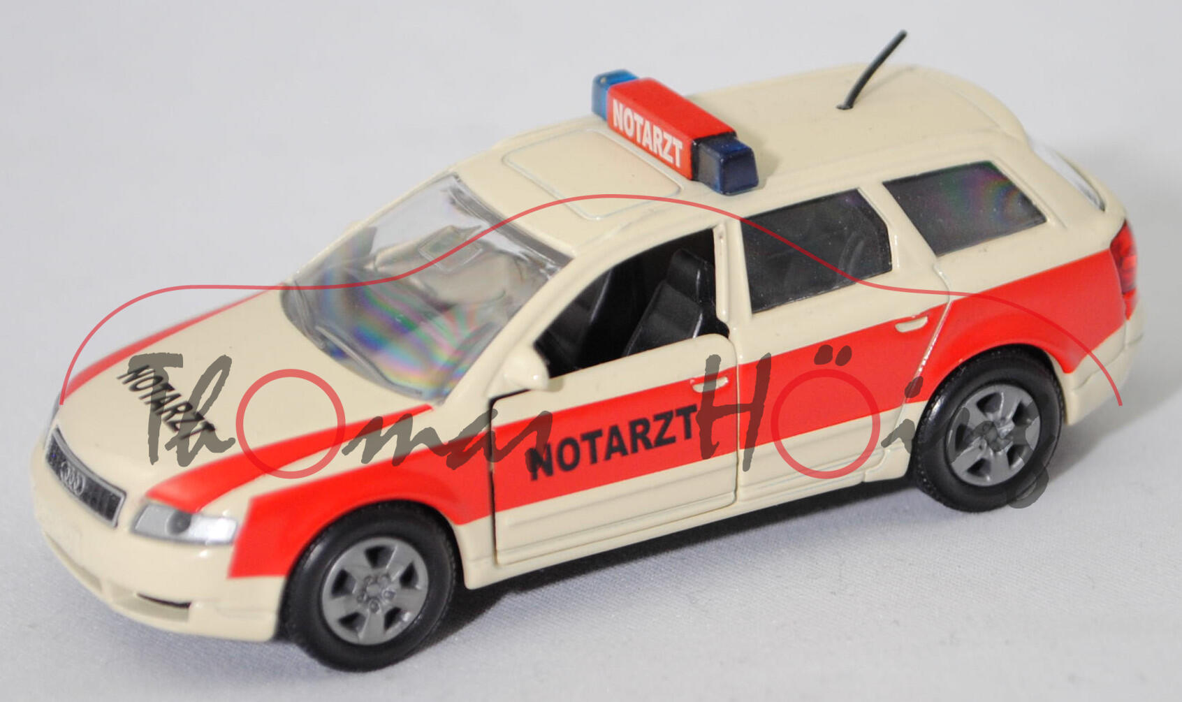 00401 Audi A4 Avant 2.5 TDI quattro (B6, Typ 8E, Modell 2001-2004) Notarzt, hellelfenbein/verkehrsrot, NOTARZT, SIKU SUPER, 1:55, m (Sondermodell Siku-Museum, Limited Edition)