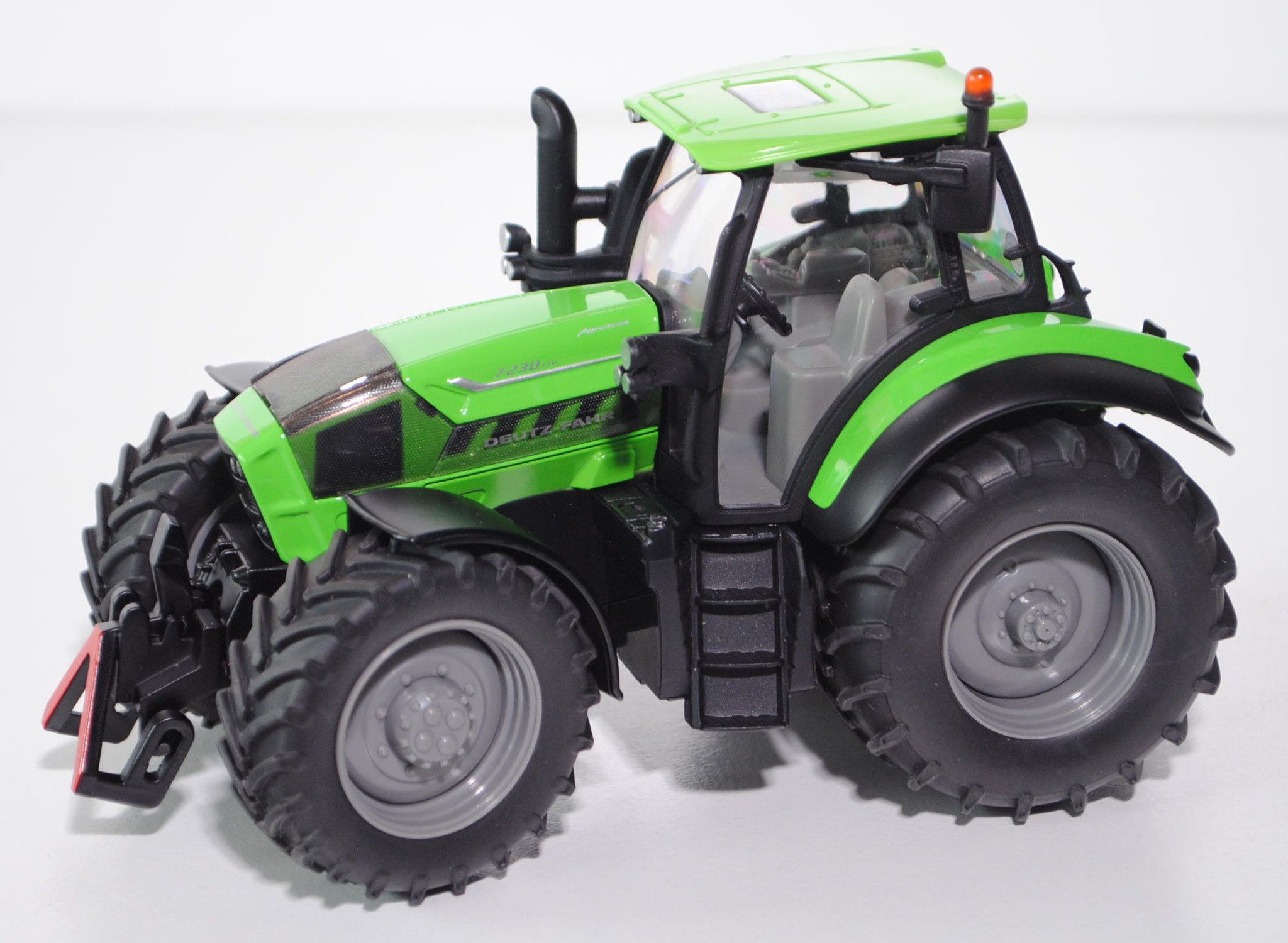 Deutz-Fahr Agrotron 7230 TTV Traktor, gelbgrün/mattschwarz, SIKU FARMER, 1:32, L17mpK