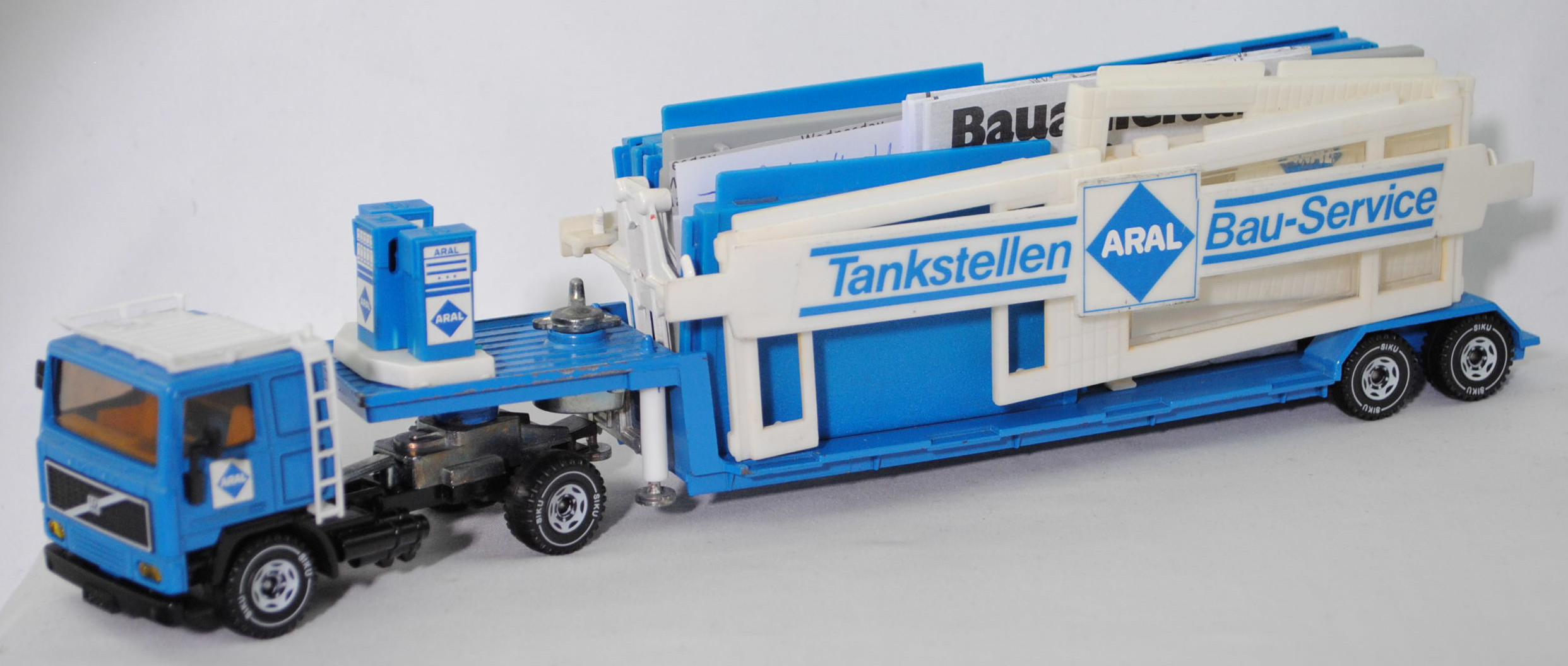 00004 Volvo F10 Turbo 6 (1. Gen., Modell 77-83) ARAL-Tankstellen-Bauzug, blau, Fehlteile, SIKU, m-