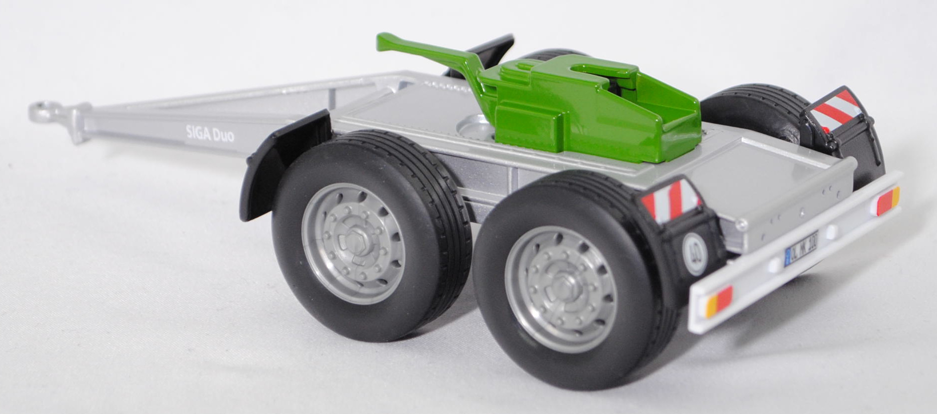 00401 Dolly SIGA Nova Duo (Typ Fahrgetsell mit 2 Achsen, Modell 2006-), Fahrgestell silber, D-Nummernschild OL MK 100, Kupplung grün, SIKU FARMER, 1:32, L17mpK (Limited)