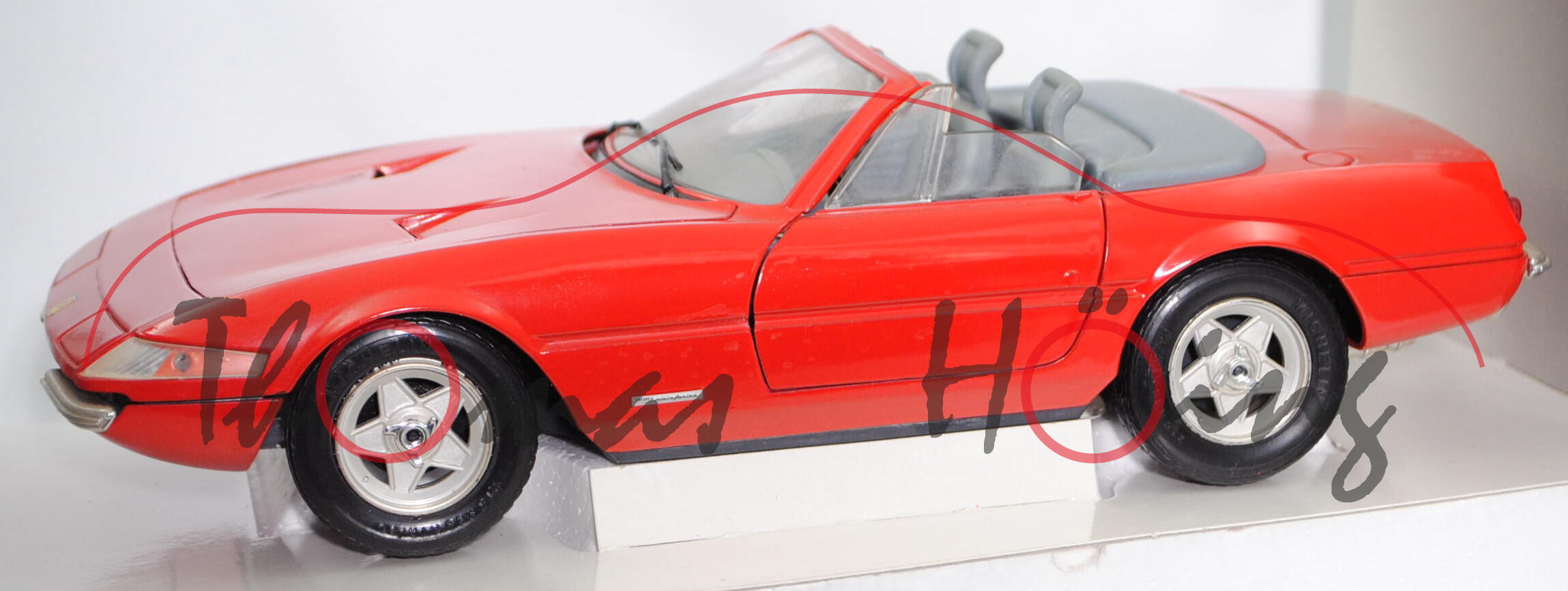 Ferrari Daytona 365 GTS/4 Cabriolet (Modell 1971-1974), verkehrsrot, TECHNO GIODI, 1:18 mb