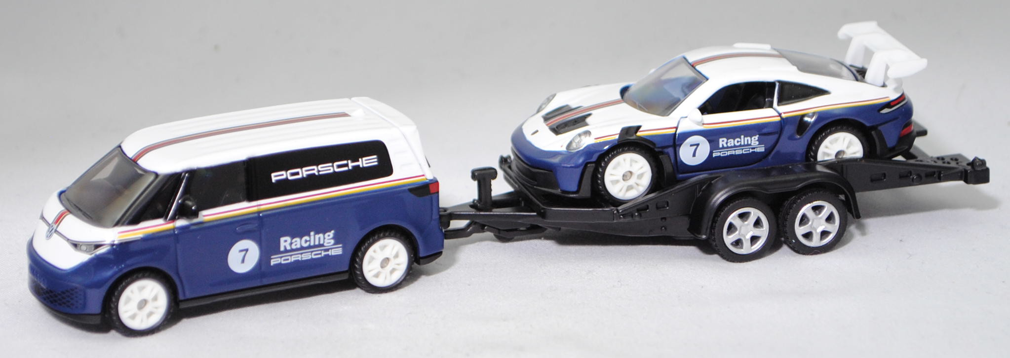 00000 VW ID. Buzz Cargo (Modell 2022-) mit BÖCKMANN Autotransporter und Porsche 911 GT3 RS (Modell 2022-2024), weiß/blau, Startnummer 7 / Racing / PORSCHE, SIKU SUPER 1:50, L17mpK