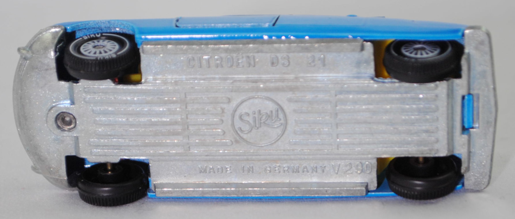 00005 Citroen DS 21 (2. Generation D-Modelle, Vorfacelift, Modell 1967-1968), hell-himmelblau, innen zinkgelb, Germ, R11 gerillt, SIKU SUPER, 1:61, m