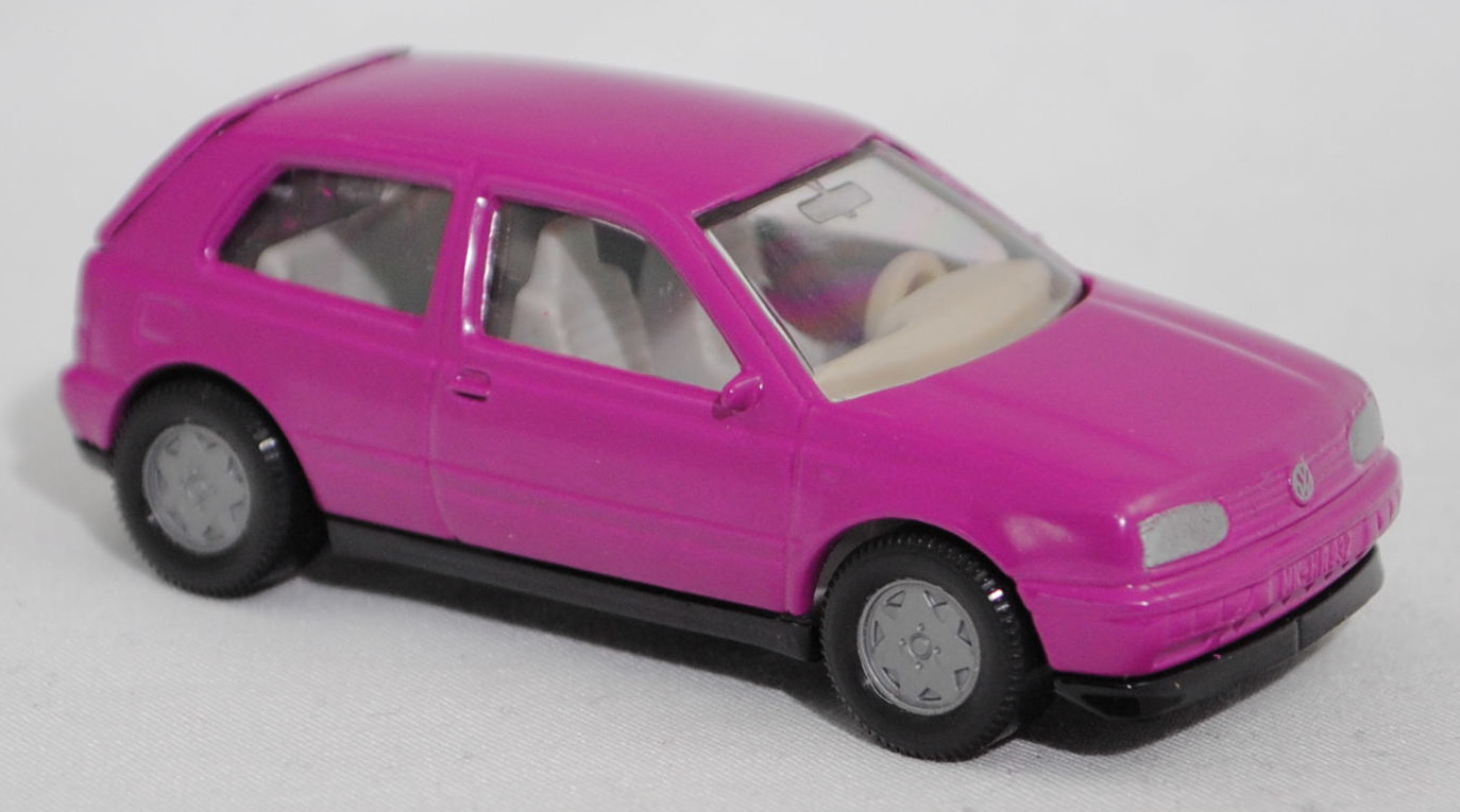 00002 VW Golf III 1.8 GL (Typ 1H, Vorfacelift, Modell 1991-1994), dunkel-verkehrspurpur, innen seidengrau, Lenkrad seidengrau, Chassis schwarz, Hong, Bpr. 1010, SIKU SUPER, 1:56, m