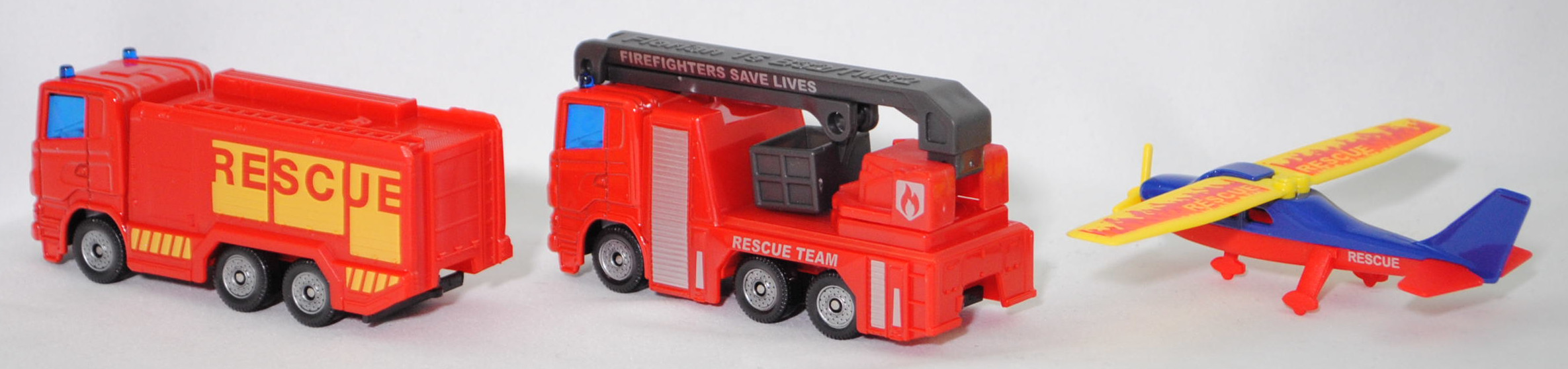 00002 Geschenkset Feuerwehr: Scania R380 Tanklöschfahrzeug + Rosenbauer Hubrettungsbühne auf Scania R380 Fahrgestell + Sportflugzeug + Zubehör, SIKU SUPER, P33R