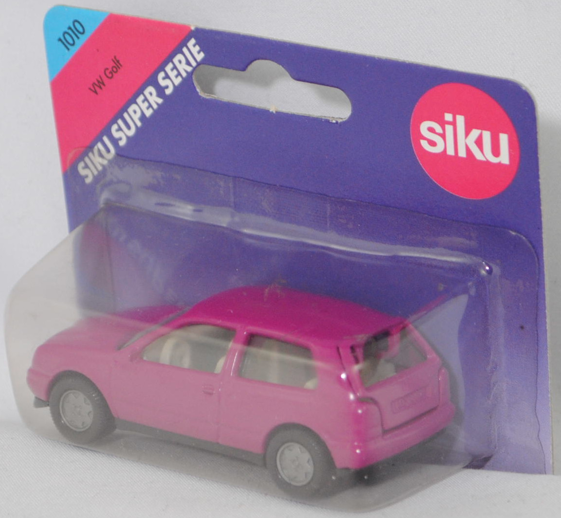 00003 VW Golf III 1.8 GL (Typ 1H, Vorfacelift, Modell 1991-1994), dunkel-verkehrspurpur, innen grau, Lenkrad grau, Chassis schwarz, Hong, Bpr. 1010 / 0842, SIKU SUPER, 1:56, P25