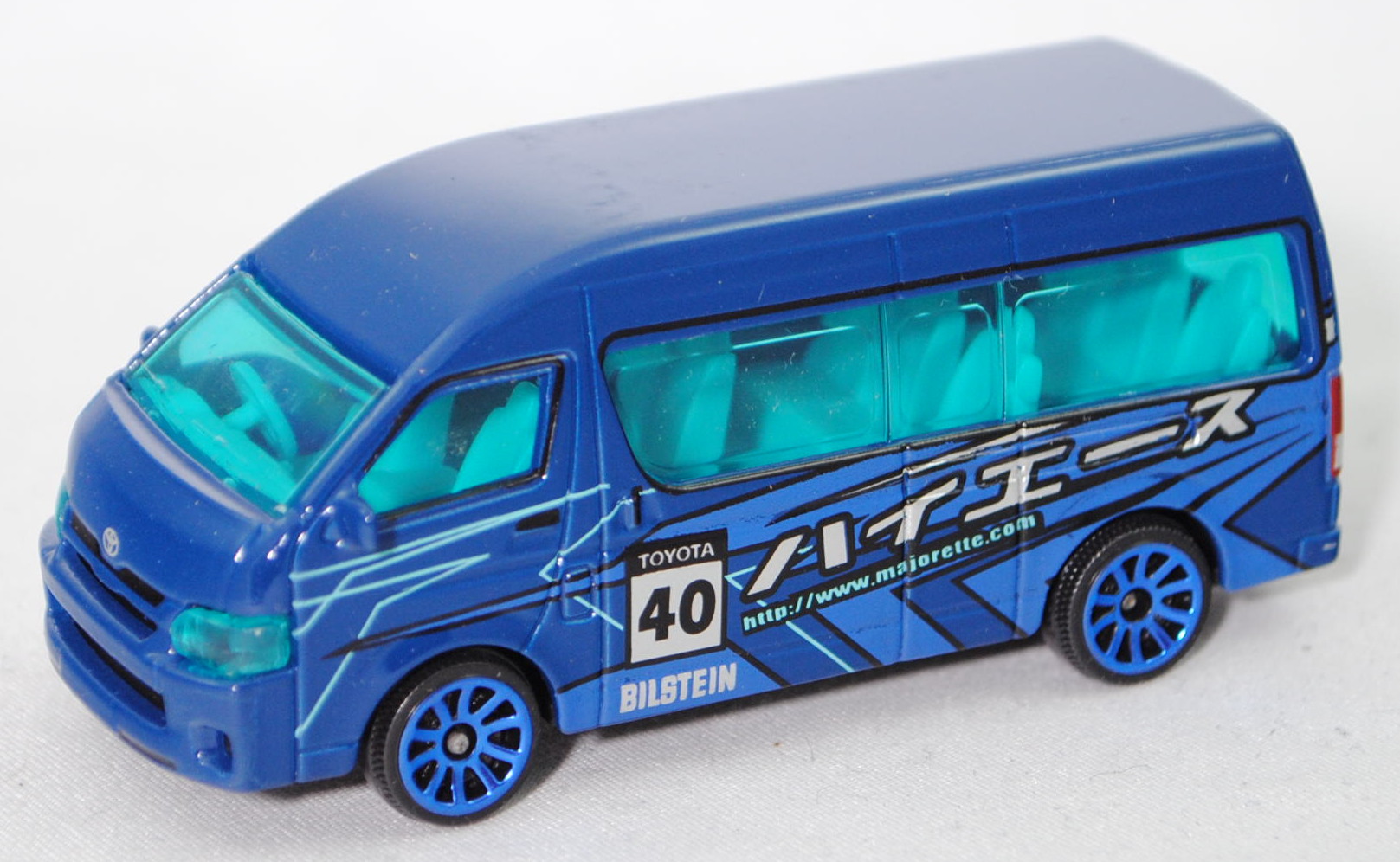 Toyota HiAce Commuter (Mod. 16-18) FULLMOON/URBAN, h.-saphirblau, majorette, 1:69, COOL, mb