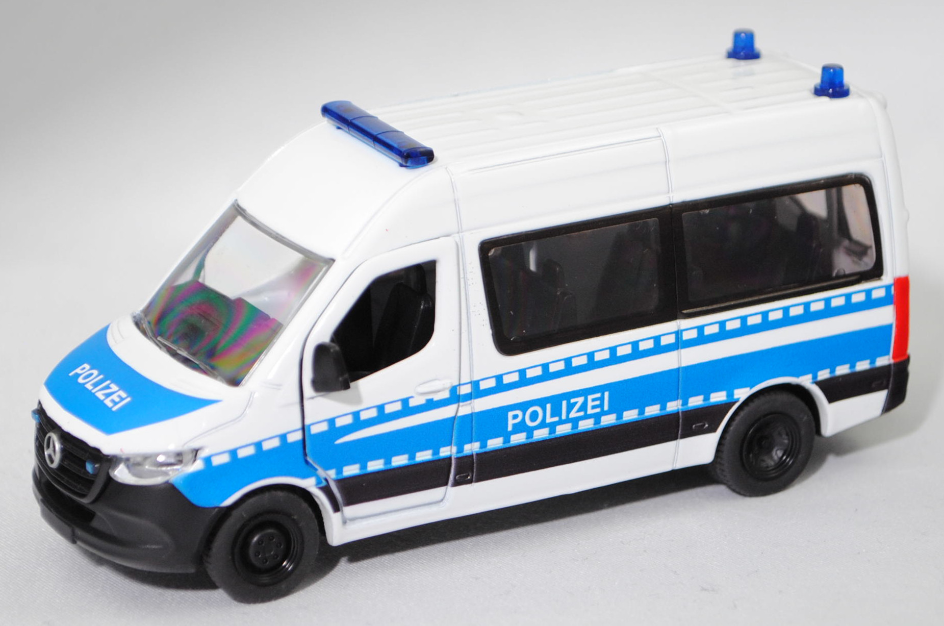 00001 Mercedes-Benz Sprinter III Tourer (W 907, Modell 2018-2021) 319 CDI L2 Bundespolizei Mannschaftswagen, reinweiß, POLIZEI mittig auf der Motorhaube, SIKU SUPER, 1:50, L17mpK
