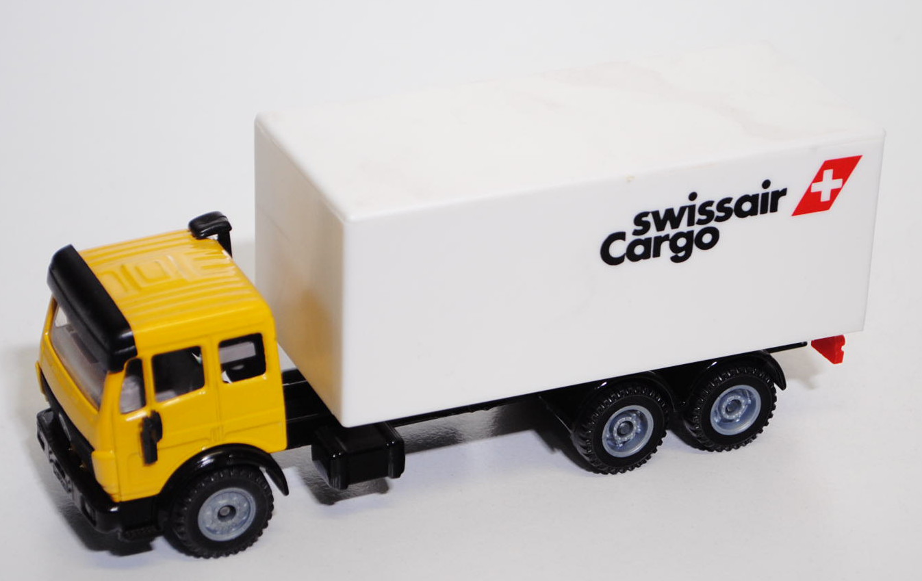 03901 Mercedes SK Koffer LKW, kadmiumgelb/reinweiß/schwarz, swissair / Cargo, LKW12, L15 (2618), CH