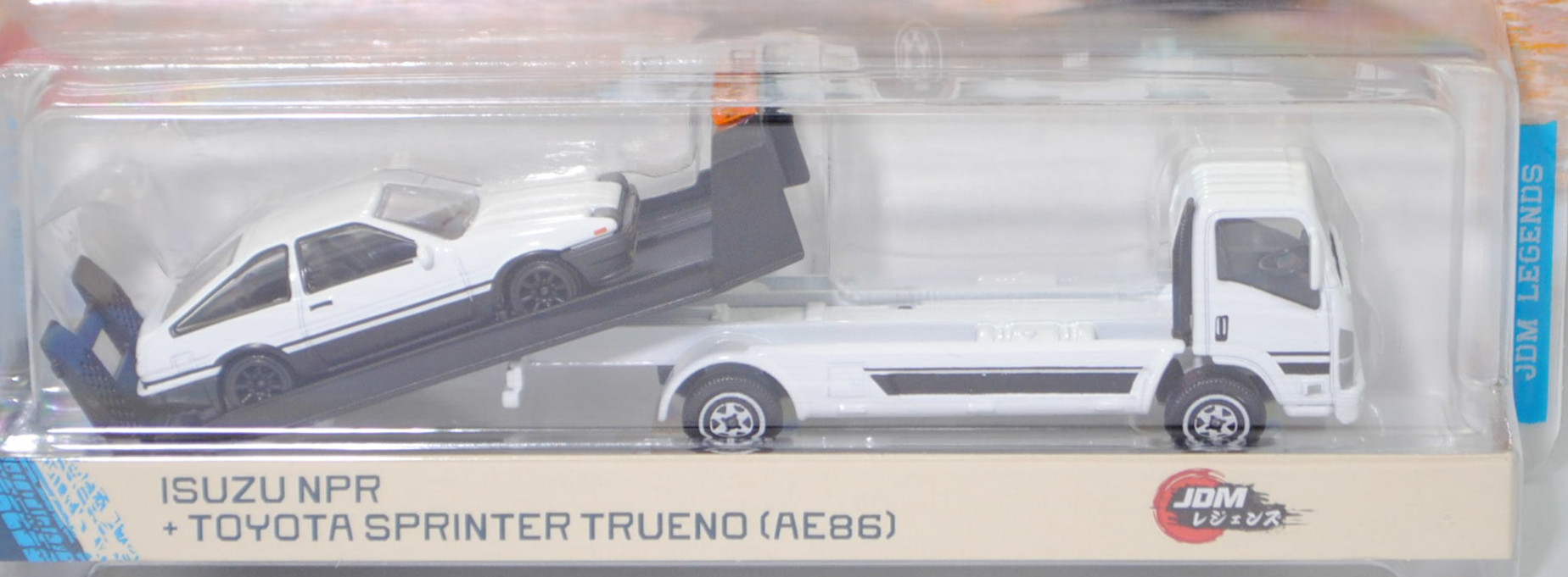 ISUZU NPR75 4x2 (Modell 2016-2023) Abschleppwagen mit Toyota Sprinter Trueno GT APEX (AE86, Modell 1983-1985), reinweiß, majorette, Blister (JDM Legends Car Transporter)