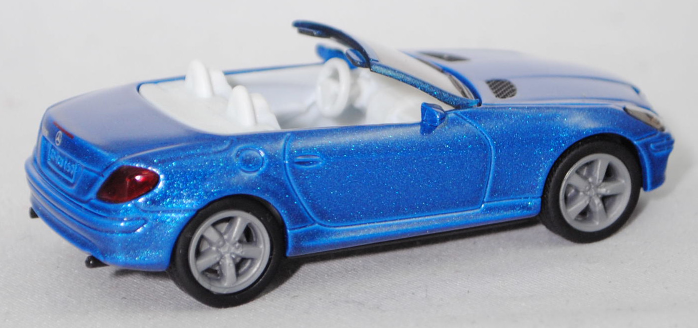00008 Mercedes-Benz SLK 350 (interne Baureihenbezeichnung R 171, Vor-MoPf, Modell 2004-2008), verkehrsblaumetallic, innen weiß/blaumetallic, Bpr. 1002, SIKU SUPER, 1:55, m