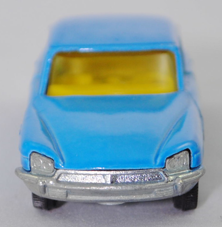 00005 Citroen DS 21 (2. Generation D-Modelle, Vorfacelift, Modell 1967-1968), hell-himmelblau, innen zinkgelb, Germ, R11 gerillt, SIKU SUPER, 1:61, m
