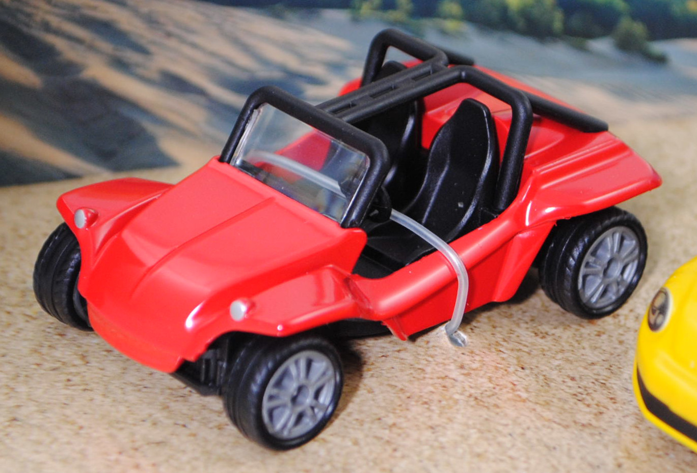 00000 Geschenkbox Happy Style Set: Hazard-Buggy / HAZ-Buggy + VW The Beetle Cabriolet 1.2 TSI + BÖCKMANN TOP MASTER Pferdeanhänger + Vespa 125 GTS Super, SIKU SUPER, mb (Limited)