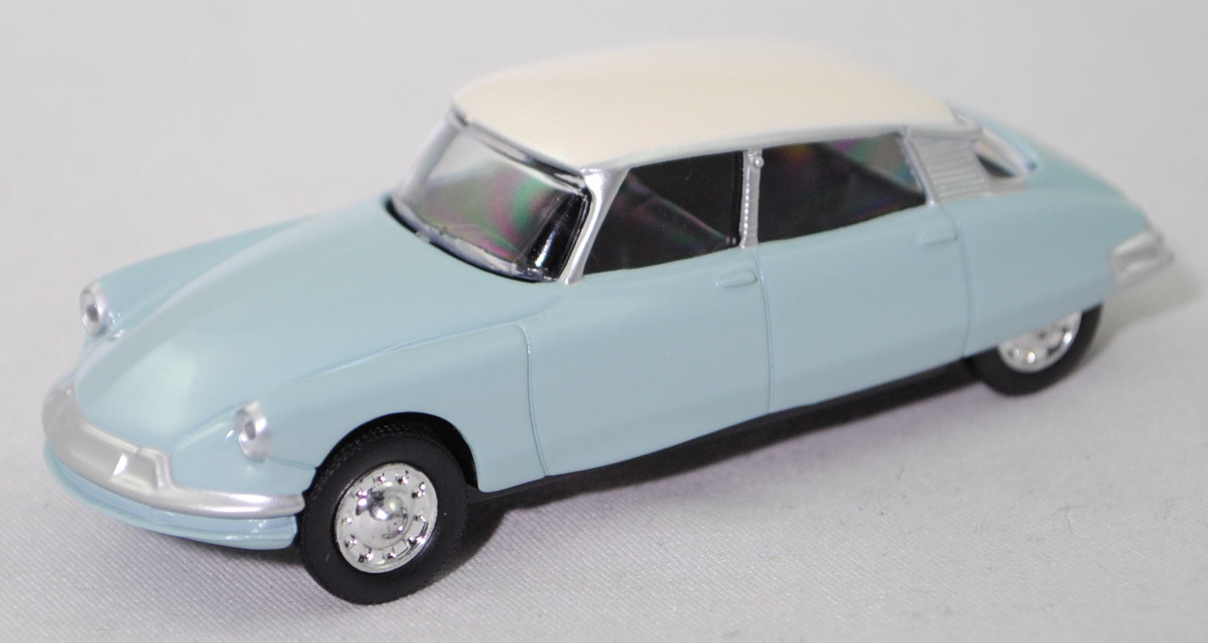 Citroen DS 19 (1. Generation D-Modelle, Modell 1957-1959), hell-pastelltürkis, Dach perlweiß, Norev, 1:58, mb