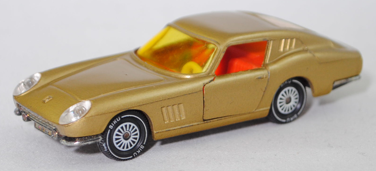 00004 Ferrari Berlinetta 275 GTB (Tipo 563, 2. Serie, Long Nose / Lange Nase, Modell 1965-1966), goldmetallic, transparente Frontscheinwerfer, Bpr. 1012, W-Germ, R11, SIKU SUPER, 1:56, m