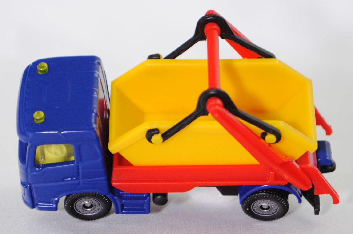 00000 Volvo FM 4x2 (3. Generation, Modell 2013-) Absetzkipper mit Absetzmulde, dunkel-ultramarinblau, Absetzvorrichtung rot, Absetzmulde gelb, SIKU SUPER, 1:82, P29f