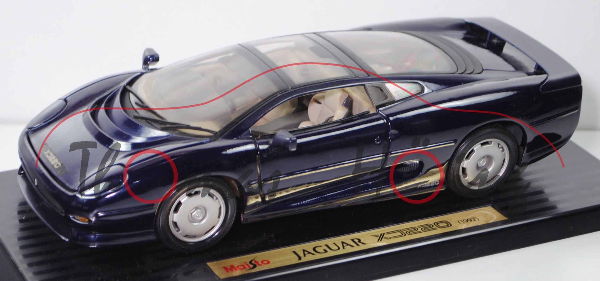 Jaguar XJ220 RHD (Mod.l1992-1994, Bauj. 1992), stahlblaumetallic, innen weiß/grau, Maisto, 1:18, mb