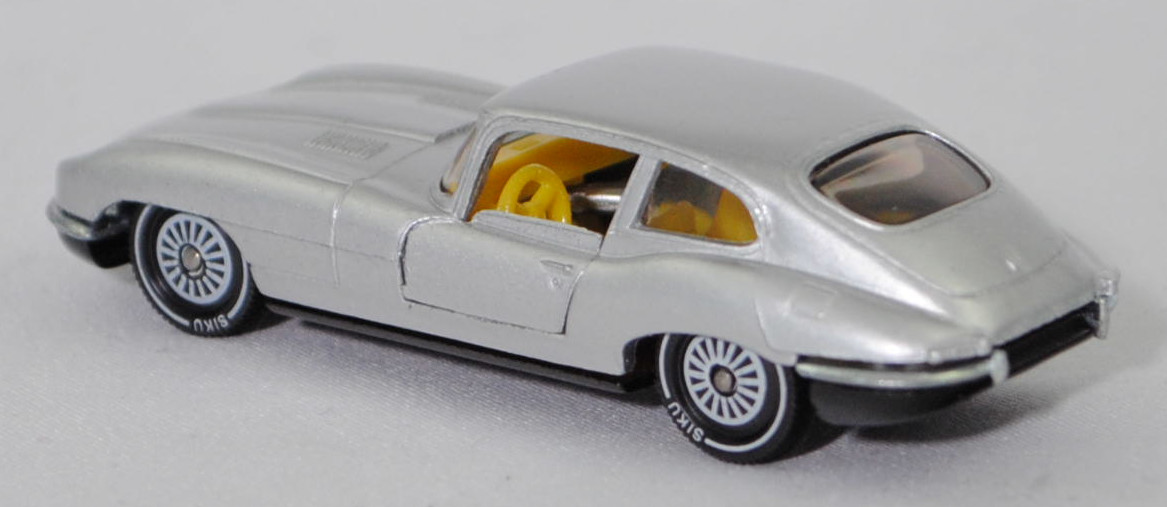 00007 Jaguar E-Type 2+2 SI Coupé 4.2 Liter (Serie 1, Typ 2+2-Sitzer Coupé, Modell 1966-1967), silber, innen gelb, W-Germ, Verglasung rauch, R11 gerillt, SIKU SUPER, 1:61, m
