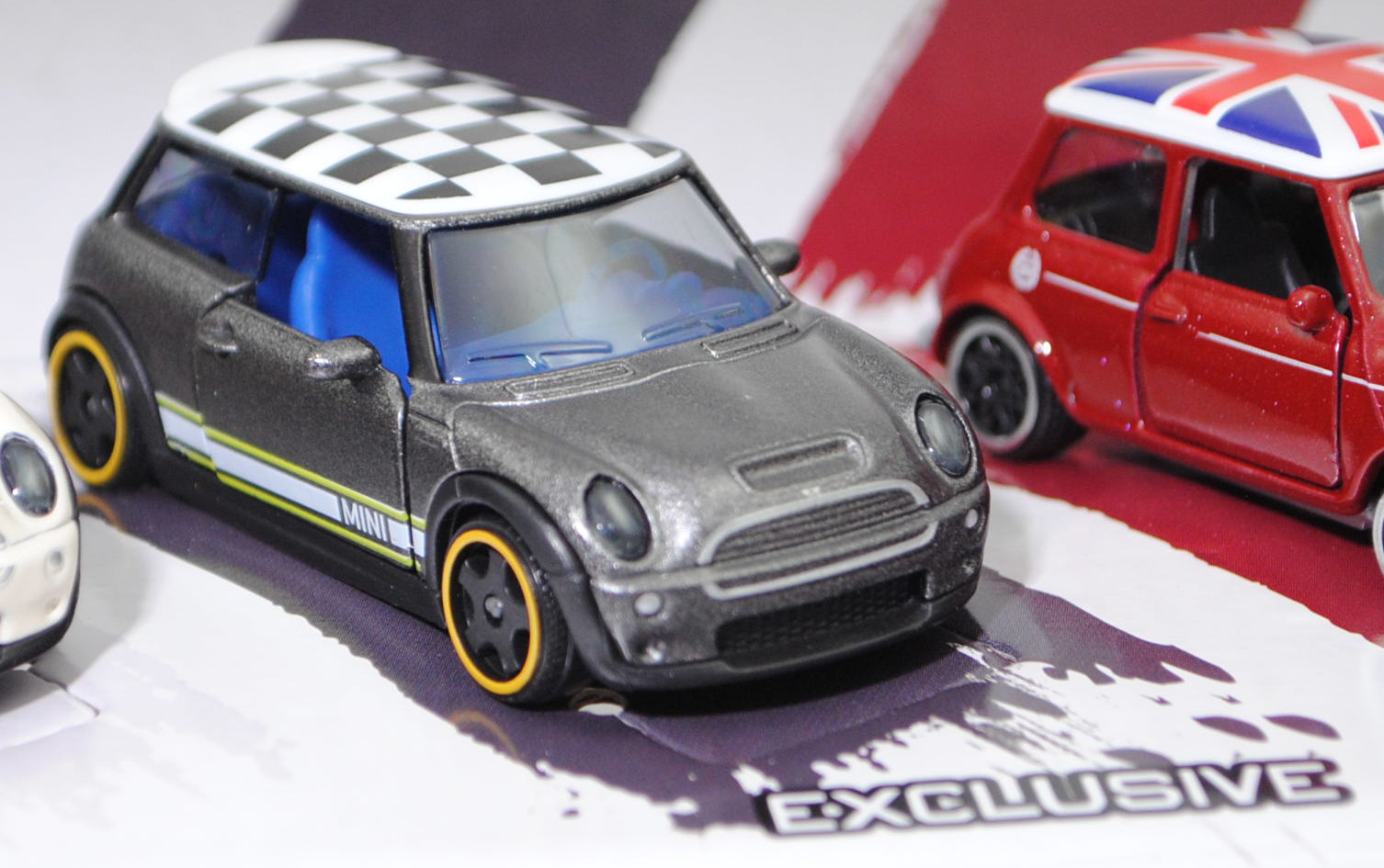 Giftpack MINI ICONS: MINI John Cooper Works GP (Modell 2020) + 2x MINI Cooper 1.3i (Modell 1991-1996) + 2x MINI Cooper S, majorette, mb (MINI ICONS EDITION)
