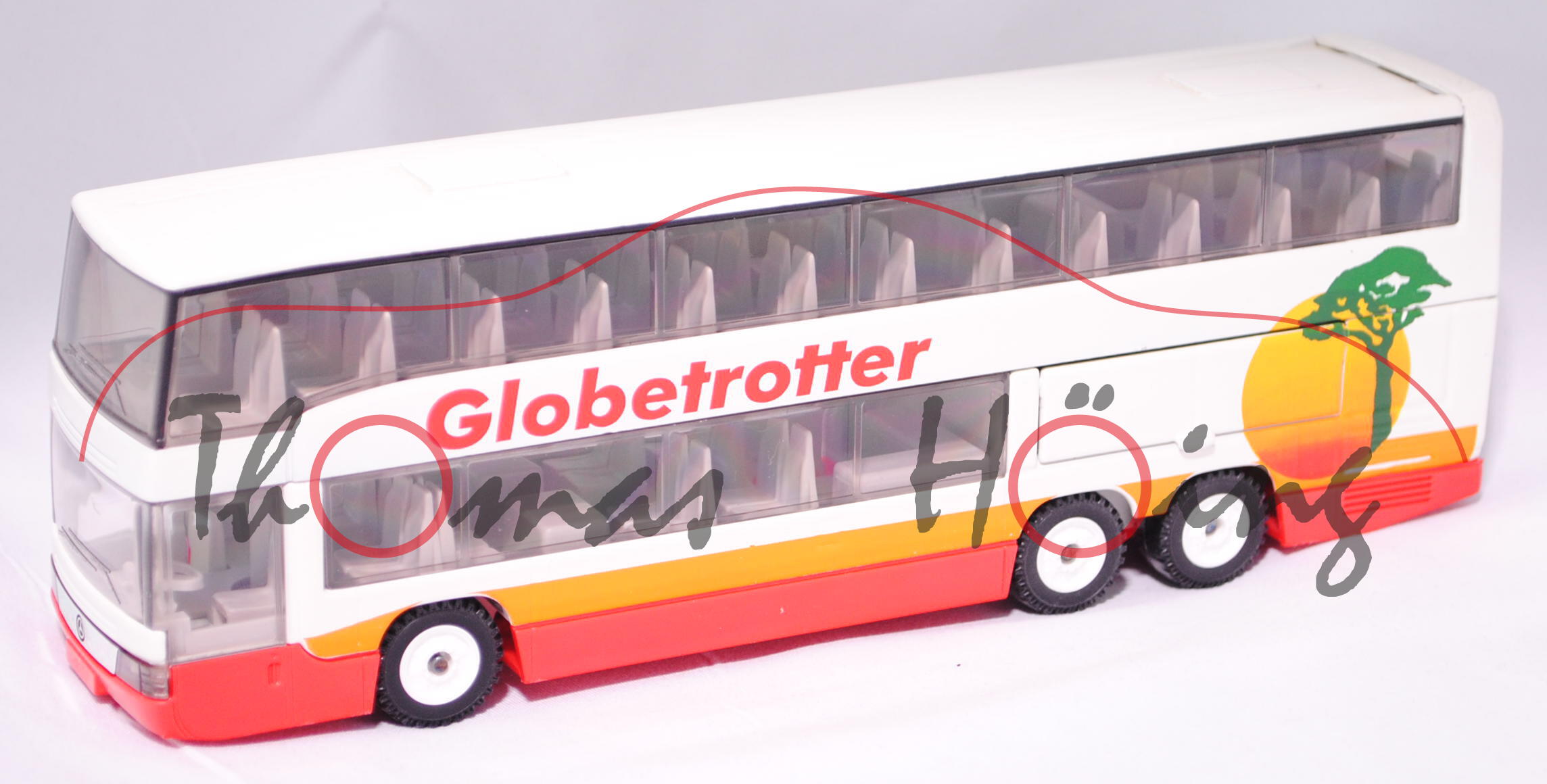 00003 Mercedes-Benz O 404 DD Reisebus, weiß/rot, innen grau, Lenkrad grau, Globetrotter, LKW12, L14a