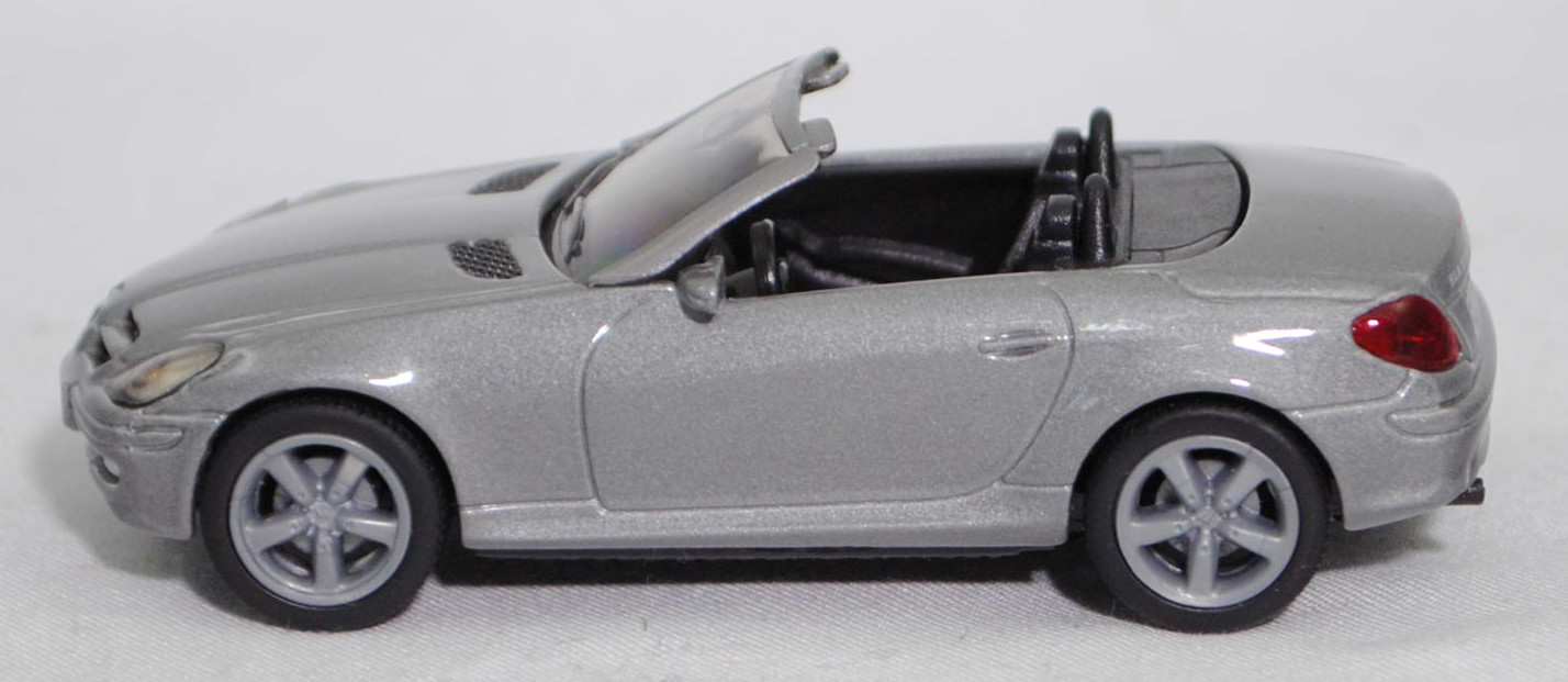 00007 Mercedes-Benz SLK 350 (interne Baureihenbezeichnung R 171, Vor-MoPf, Modell 2004-2008), verkehrsgraumetallic, innen schwarz/rot, Bpr. 1002, SIKU SUPER, 1:55, m