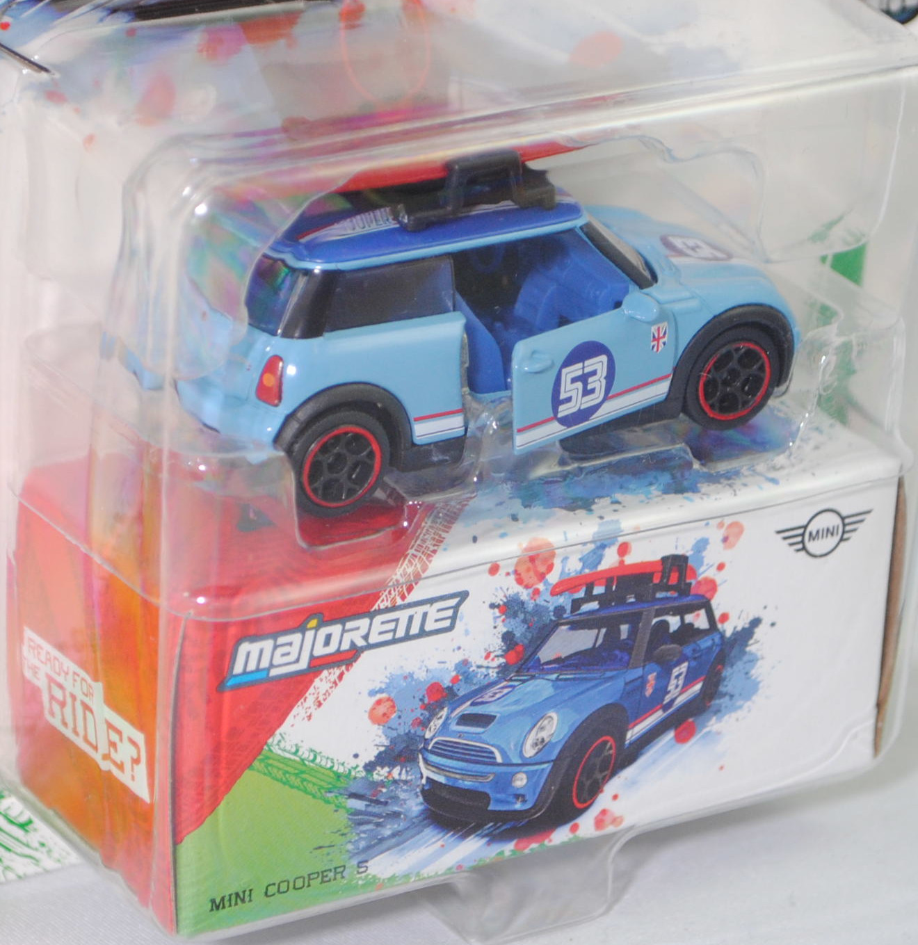 MINI Cooper S (R53, Vorfacelift, Modell 2002-2004) mit Dachgepäckträger und Ladegut (Nr. 265D), hell-pastellblau/ultramarinblau, majorette, 1:55, Blister (MINI ICONS DELUXE CARS)