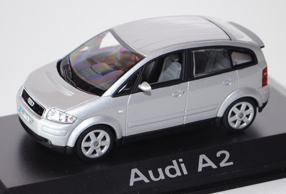 Audi A2, Modell 1999 - 2005, silber, Minichamps, 1:43, Werbeschachtel (Deckel der Box mit Rissen)